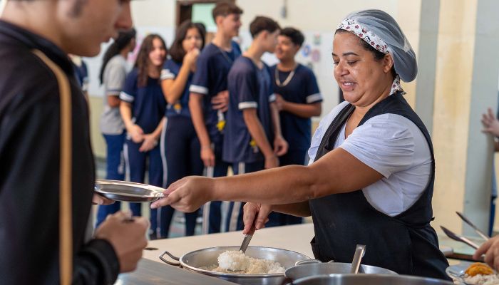 Estado lança edital pioneiro para incrementar alimentação escolar para alunos com restrições